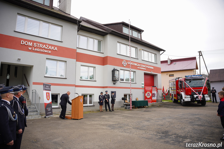 Przekazanie samochodu OSP Leśniówka