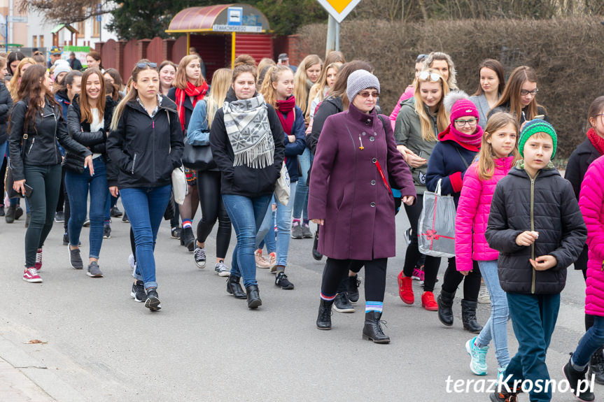 Przemarsz ulicami Krosna z okazji Światowego Dnia Zespołu Downa