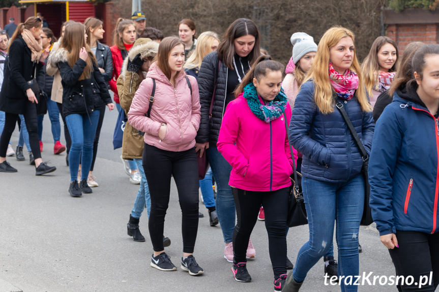 Przemarsz ulicami Krosna z okazji Światowego Dnia Zespołu Downa