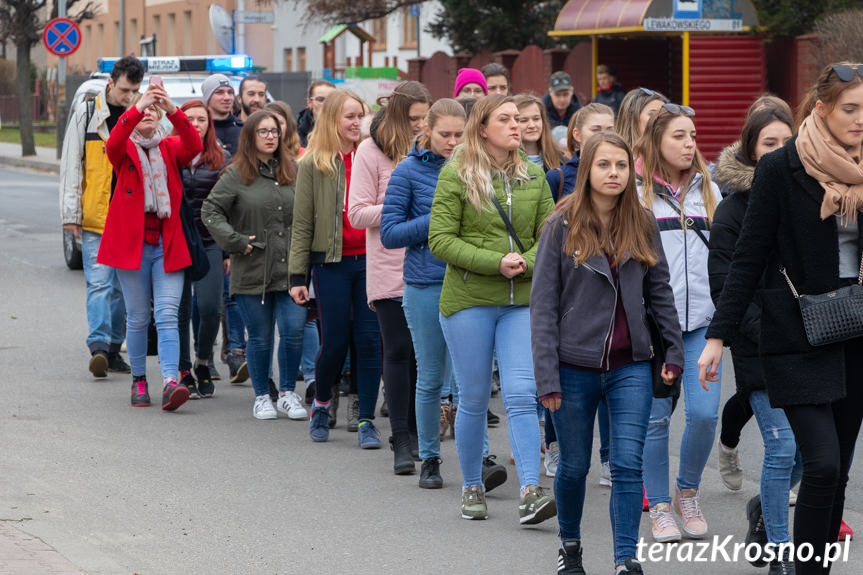 Przemarsz ulicami Krosna z okazji Światowego Dnia Zespołu Downa