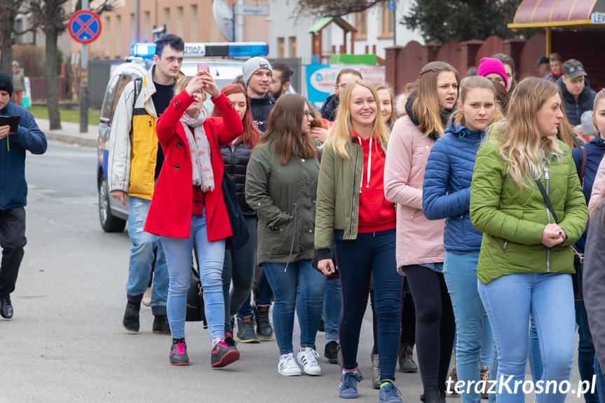 Przemarsz ulicami Krosna z okazji Światowego Dnia Zespołu Downa