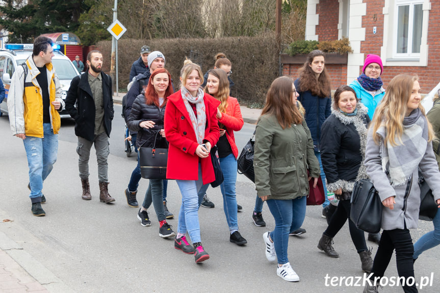 Przemarsz ulicami Krosna z okazji Światowego Dnia Zespołu Downa