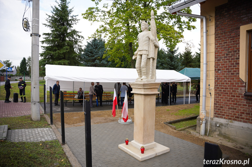 Przy remizie OSP Polanka stanął pomnik św. Floriana