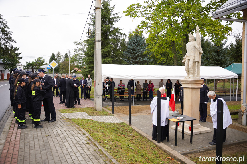 Przy remizie OSP Polanka stanął pomnik św. Floriana