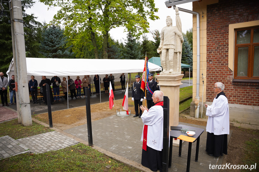 Przy remizie OSP Polanka stanął pomnik św. Floriana