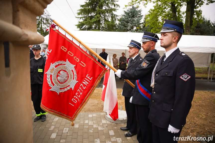 Przy remizie OSP Polanka stanął pomnik św. Floriana