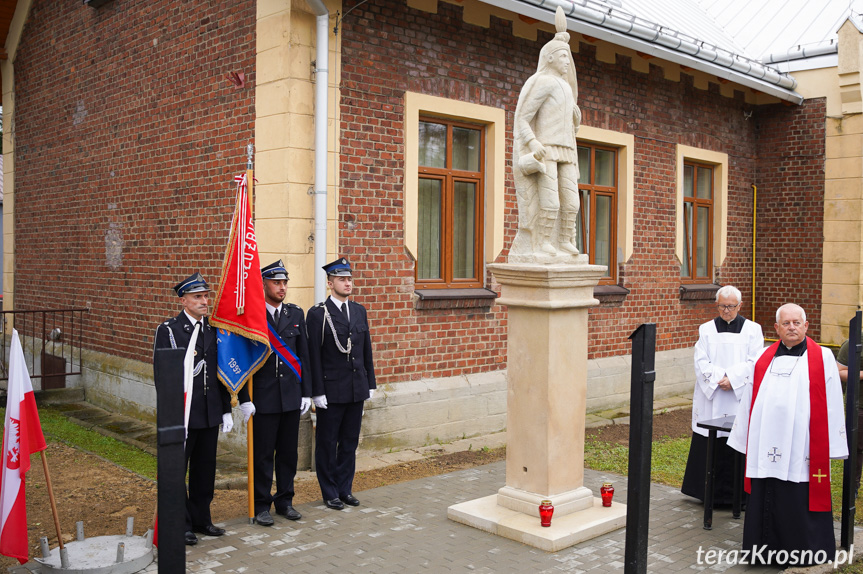 Przy remizie OSP Polanka stanął pomnik św. Floriana