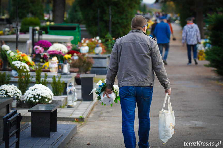 Przygotowania do Wszystkich Świętych 2024 w Krośnie