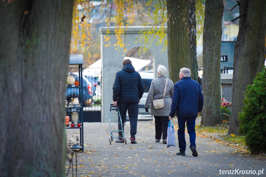 Przygotowania do Wszystkich Świętych 2024 w Krośnie