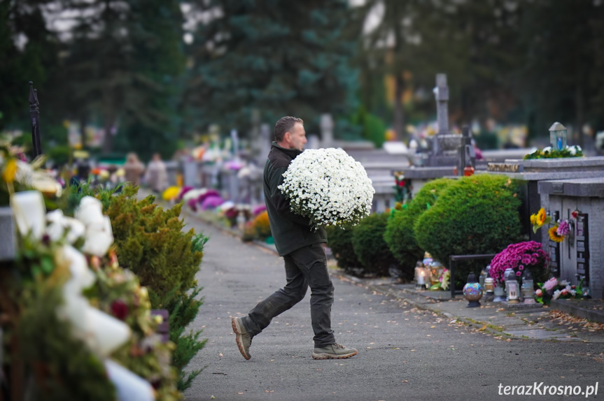 Przygotowania do Wszystkich Świętych 2024 w Krośnie