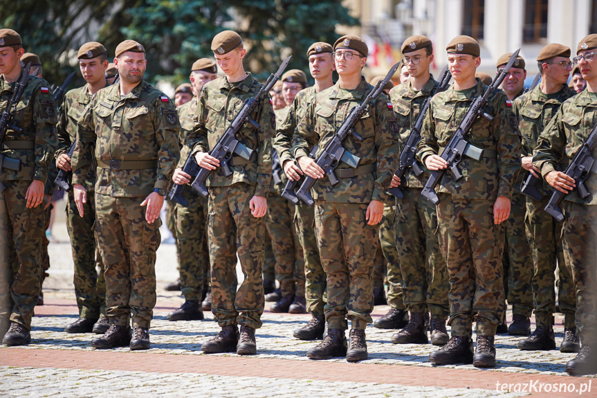 Przysięga żołnierzy WOT w Krośnie