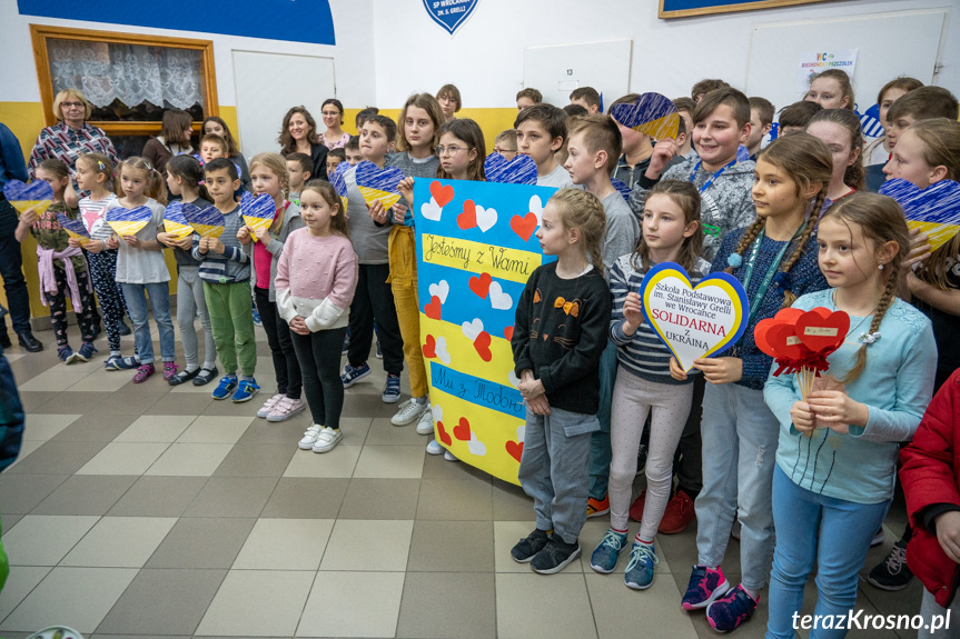 Przywitanie dzieci w Szkole Podstawowej we Wrocance