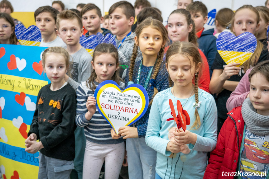 Przywitanie dzieci w Szkole Podstawowej we Wrocance