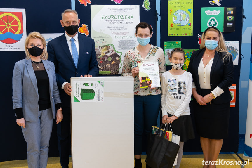 Rozstrzygnięcie konkursu "Ekorodzina odpady kompostuje..." w Rogach