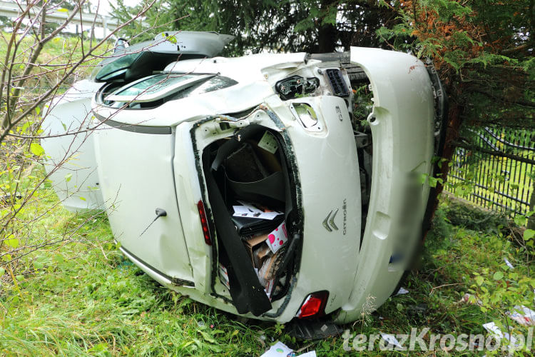 Samochód wypadek z drogi