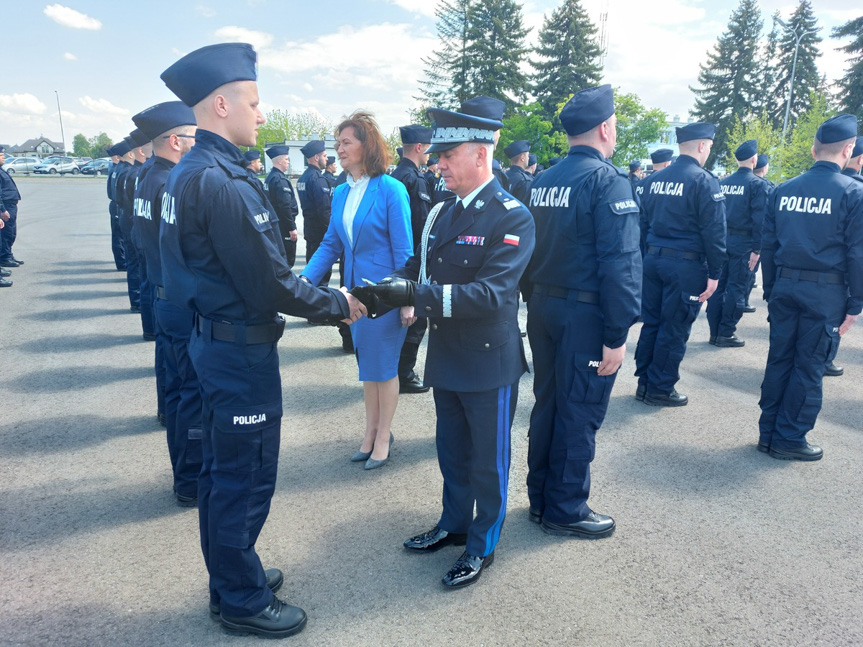 Ślubowanie nowych policjantów