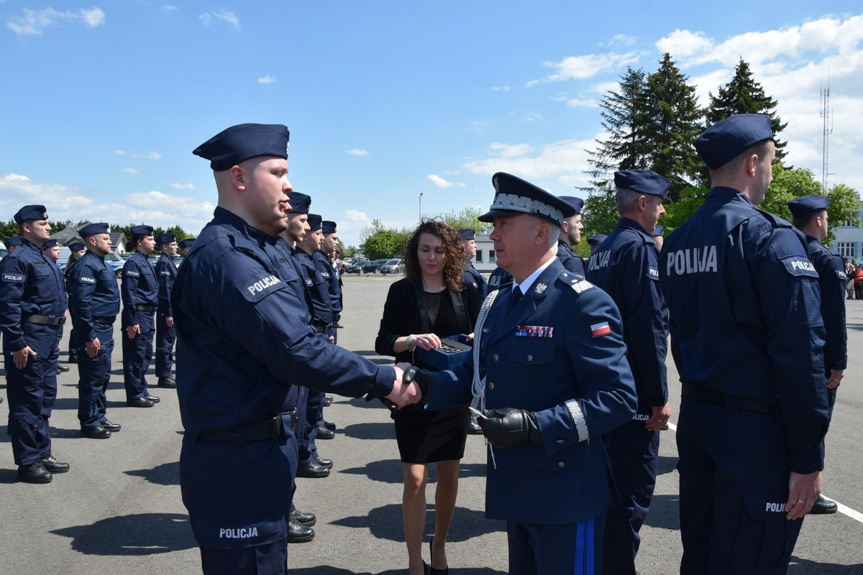 Ślubowanie nowych policjantów