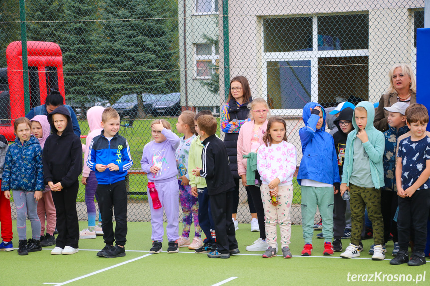 Sportowy dzień z Aktywną Szkołą w Zespole Szkół w Iwoniczu