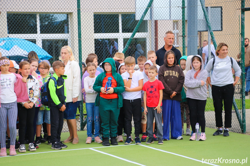 Sportowy dzień z Aktywną Szkołą w Zespole Szkół w Iwoniczu