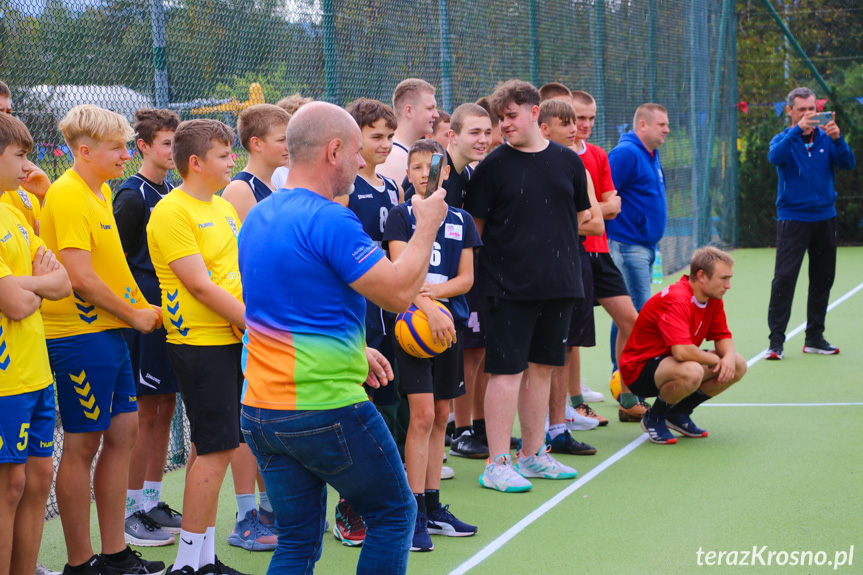 Sportowy dzień z Aktywną Szkołą w Zespole Szkół w Iwoniczu