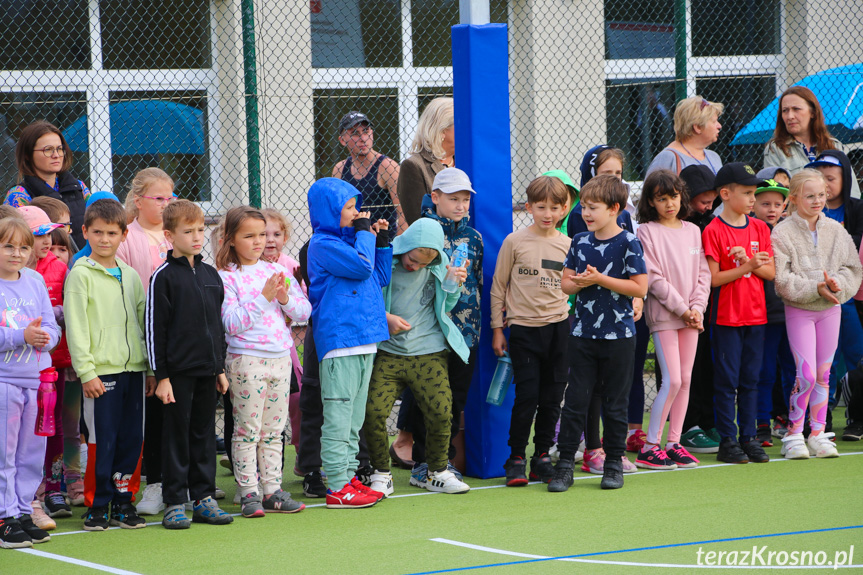 Sportowy dzień z Aktywną Szkołą w Zespole Szkół w Iwoniczu