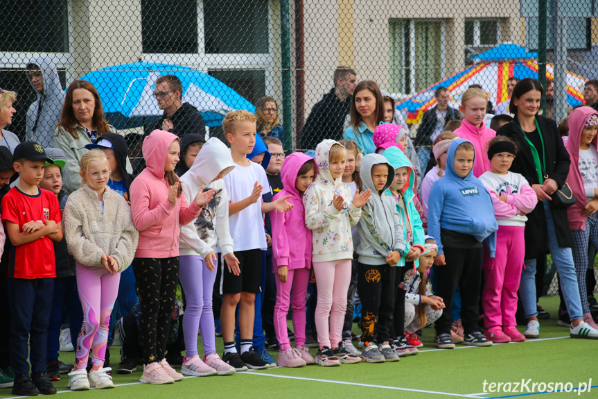 Sportowy dzień z Aktywną Szkołą w Zespole Szkół w Iwoniczu