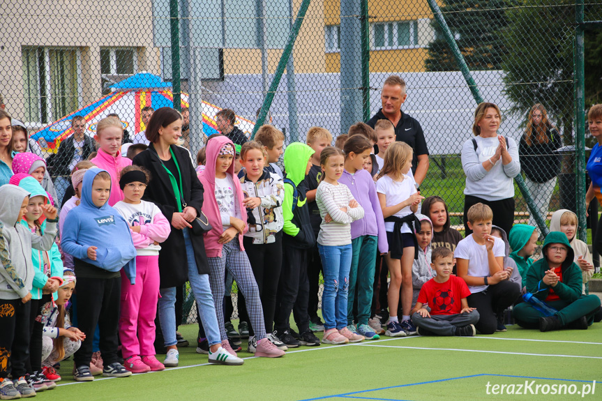 Sportowy dzień z Aktywną Szkołą w Zespole Szkół w Iwoniczu