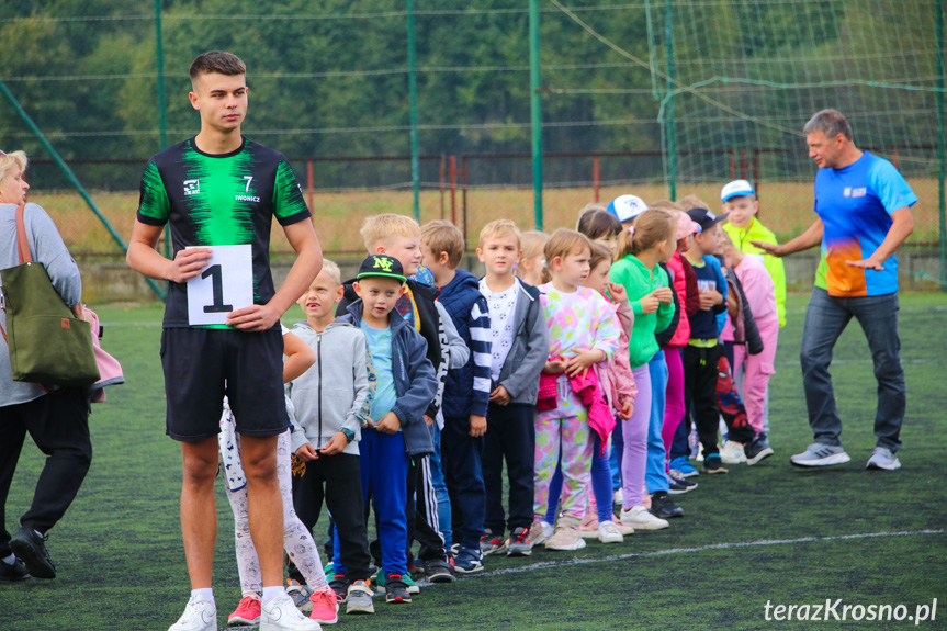 Sportowy dzień z Aktywną Szkołą w Zespole Szkół w Iwoniczu