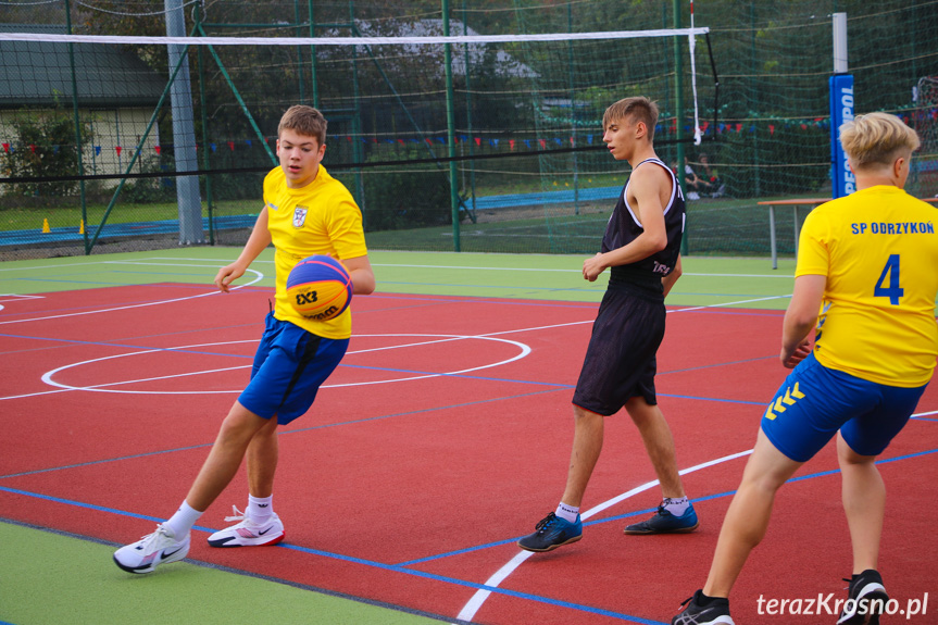 Sportowy dzień z Aktywną Szkołą w Zespole Szkół w Iwoniczu