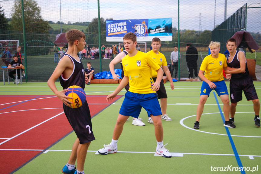 Sportowy dzień z Aktywną Szkołą w Zespole Szkół w Iwoniczu