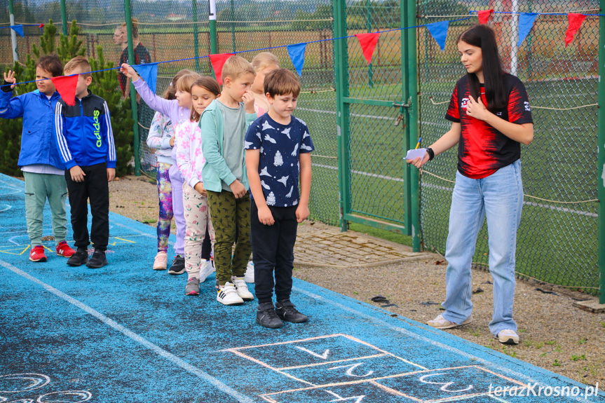 Sportowy dzień z Aktywną Szkołą w Zespole Szkół w Iwoniczu