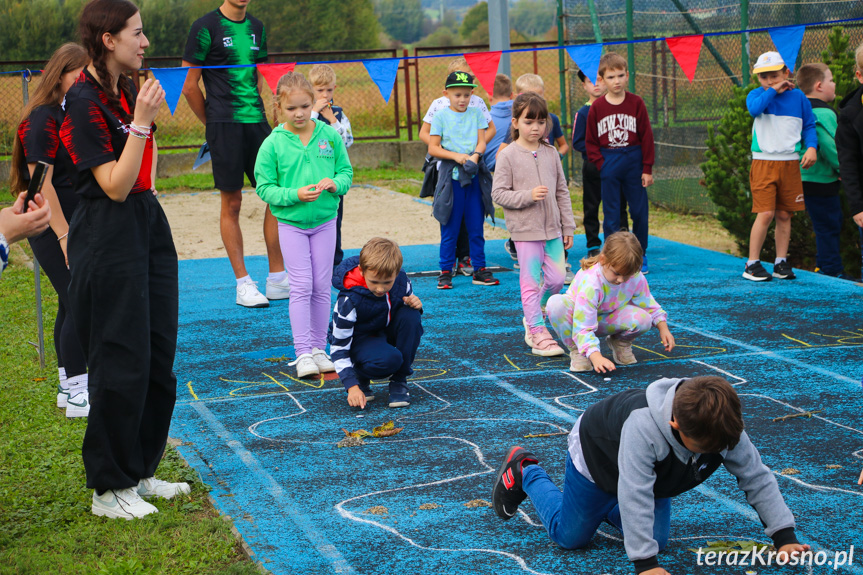 Sportowy dzień z Aktywną Szkołą w Zespole Szkół w Iwoniczu