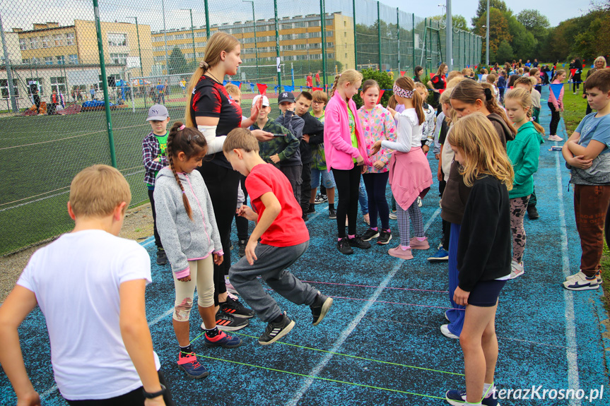 Sportowy dzień z Aktywną Szkołą w Zespole Szkół w Iwoniczu