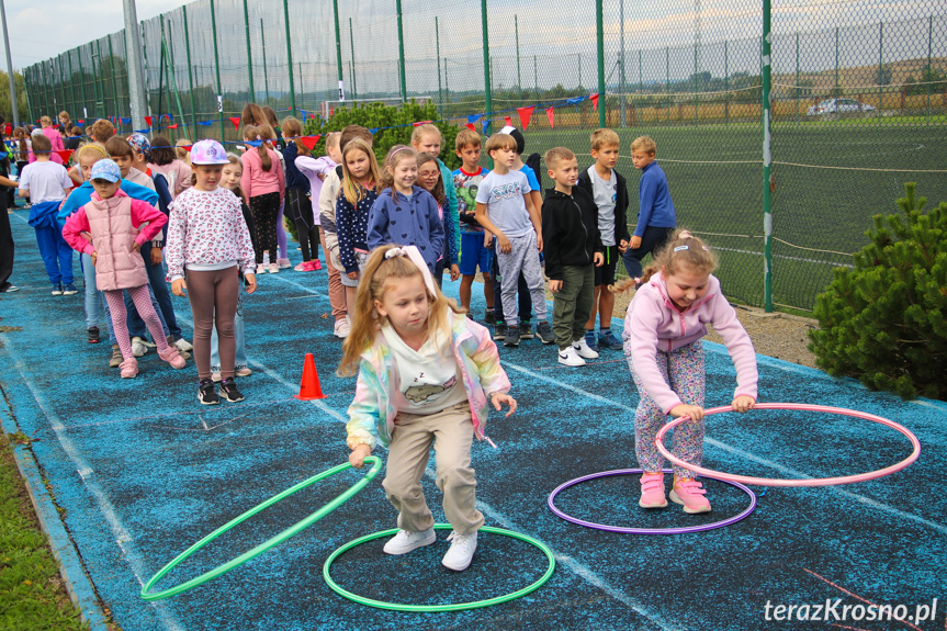 Sportowy dzień z Aktywną Szkołą w Zespole Szkół w Iwoniczu