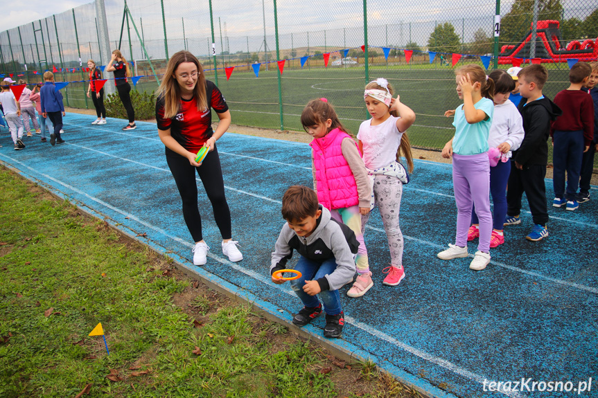 Sportowy dzień z Aktywną Szkołą w Zespole Szkół w Iwoniczu