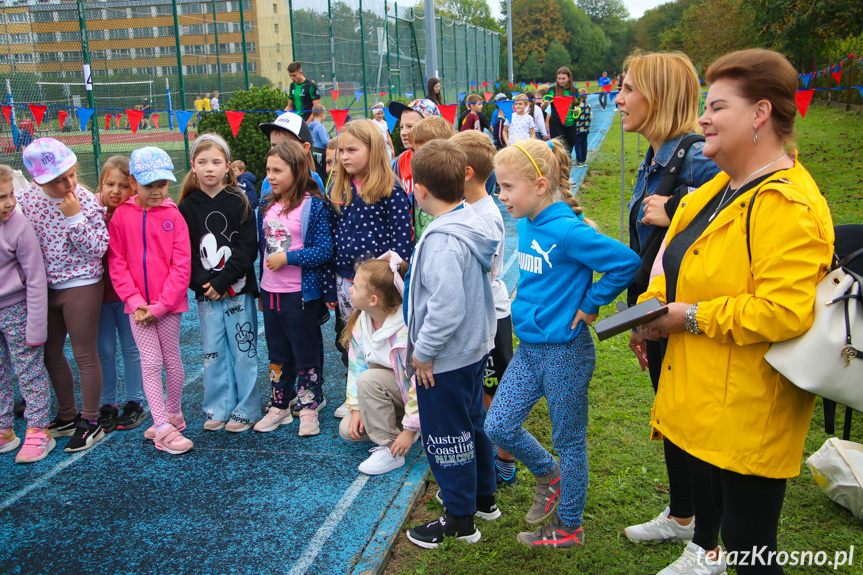 Sportowy dzień z Aktywną Szkołą w Zespole Szkół w Iwoniczu