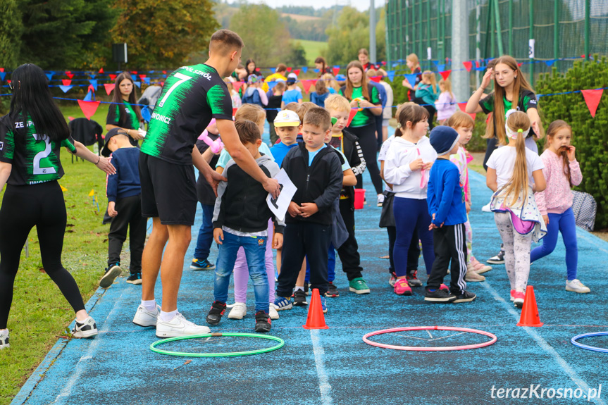 Sportowy dzień z Aktywną Szkołą w Zespole Szkół w Iwoniczu