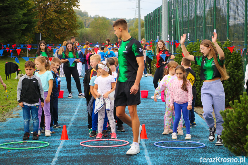 Sportowy dzień z Aktywną Szkołą w Zespole Szkół w Iwoniczu