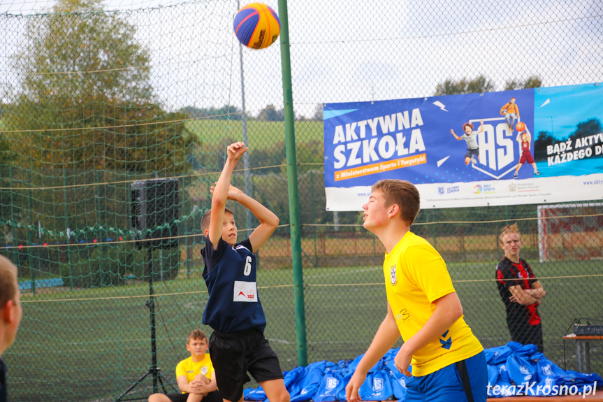 Sportowy dzień z Aktywną Szkołą w Zespole Szkół w Iwoniczu