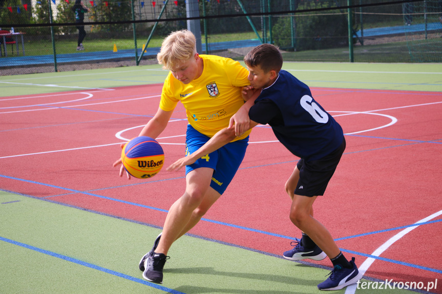 Sportowy dzień z Aktywną Szkołą w Zespole Szkół w Iwoniczu