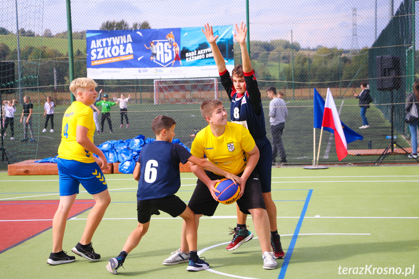 Sportowy dzień z Aktywną Szkołą w Zespole Szkół w Iwoniczu