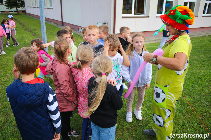 Sportowy dzień z Aktywną Szkołą w Zespole Szkół w Iwoniczu