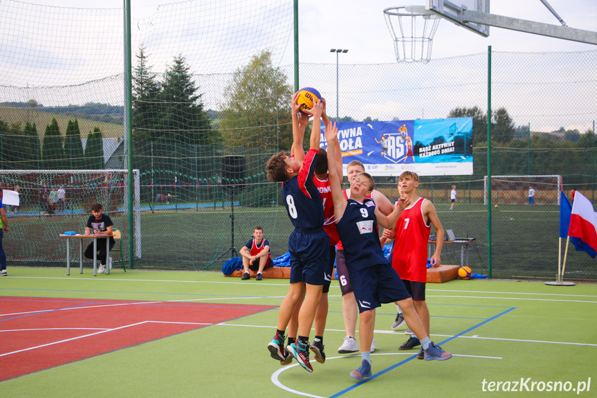 Sportowy dzień z Aktywną Szkołą w Zespole Szkół w Iwoniczu