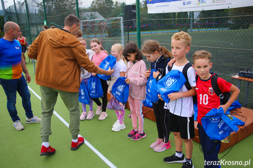 Sportowy dzień z Aktywną Szkołą w Zespole Szkół w Iwoniczu