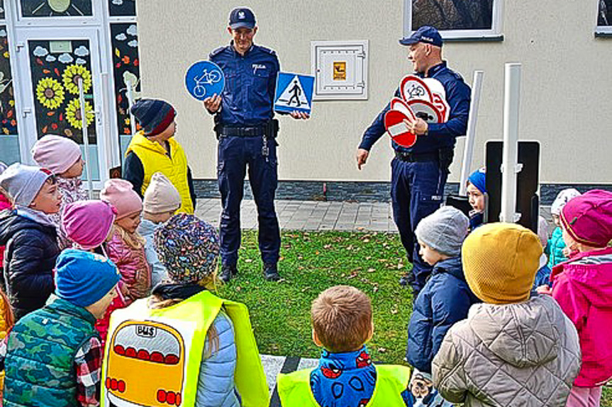 Spotkanie dzieci z policjantami