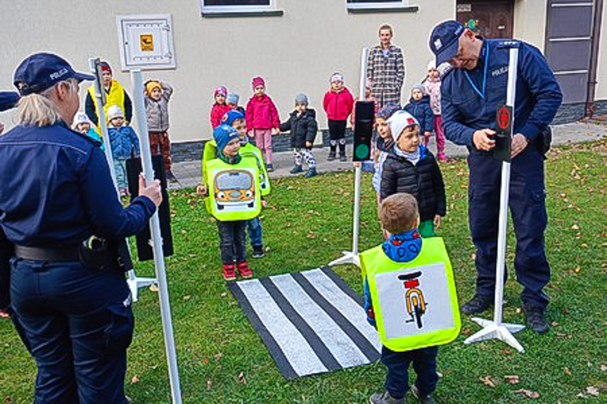 Spotkanie dzieci z policjantami