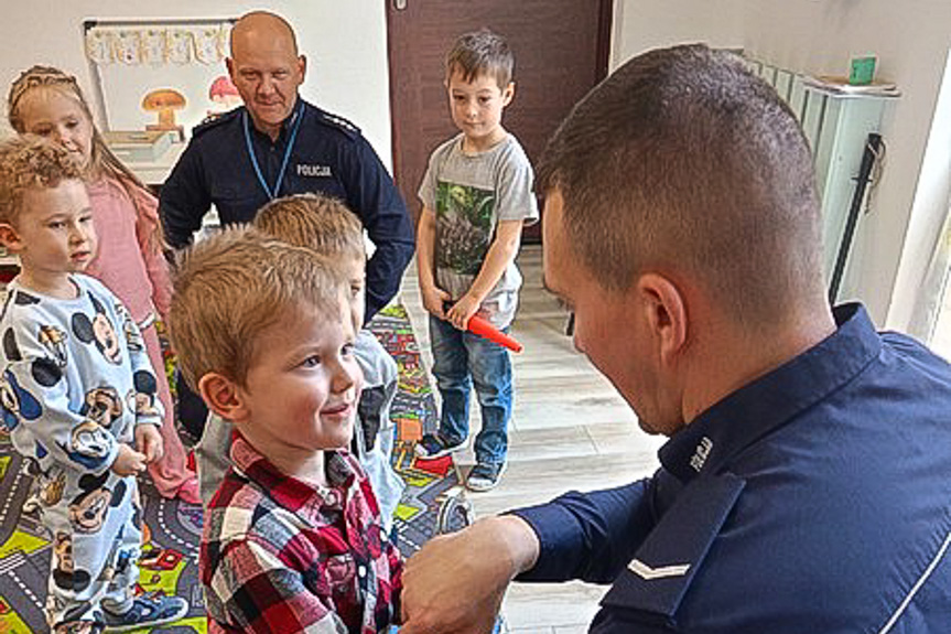 Spotkanie dzieci z policjantami