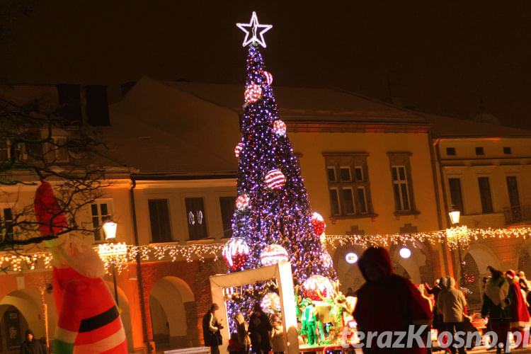 Spotkanie z mikołajem na rynku w Krośnie