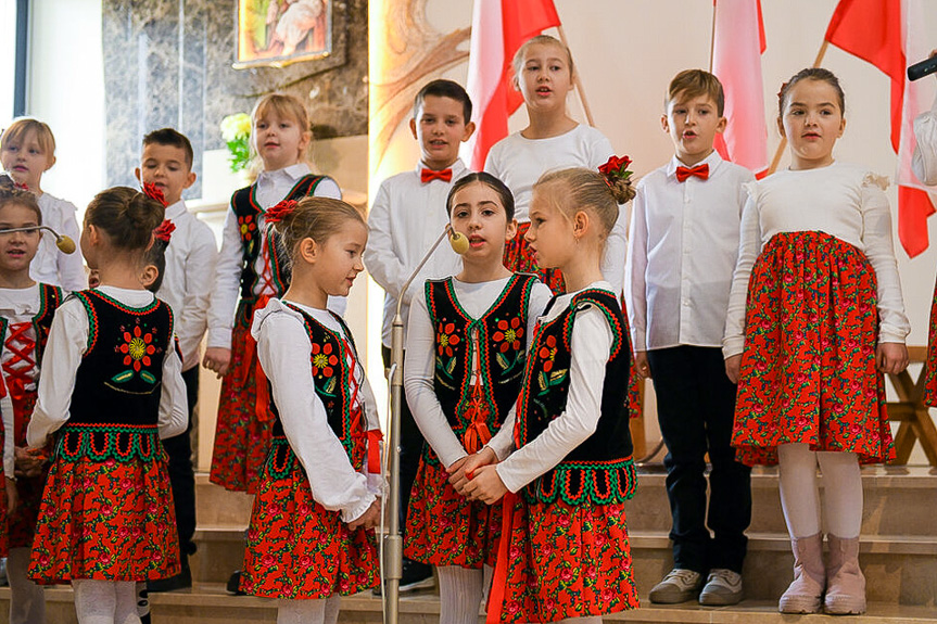 Środowiskowe Obchody Święta Niepodległości w SP w Potoku