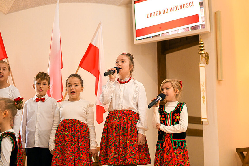 Środowiskowe Obchody Święta Niepodległości w SP w Potoku